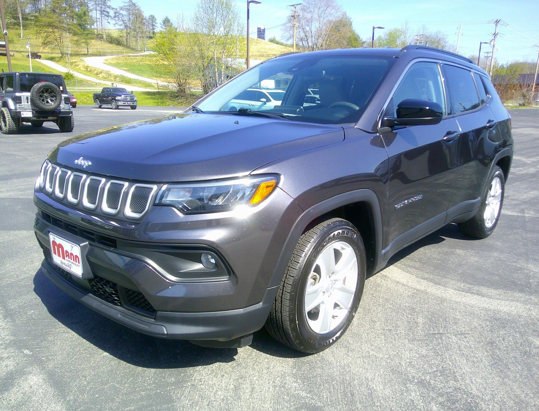 2022 Jeep Compass Latitude in Gray — front three-quarter view